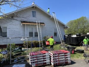 roof replacement in Athens Tennessee using charcoal GAF natural shadow collection (